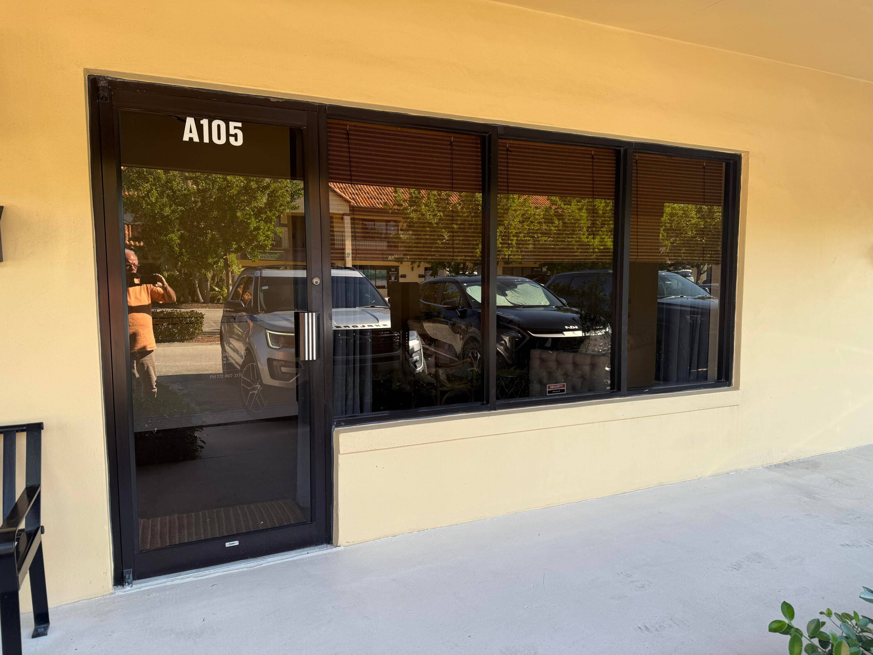 Spacious unit Located in Alhambra has been freshly paint and cleaned and is ready to move right in.