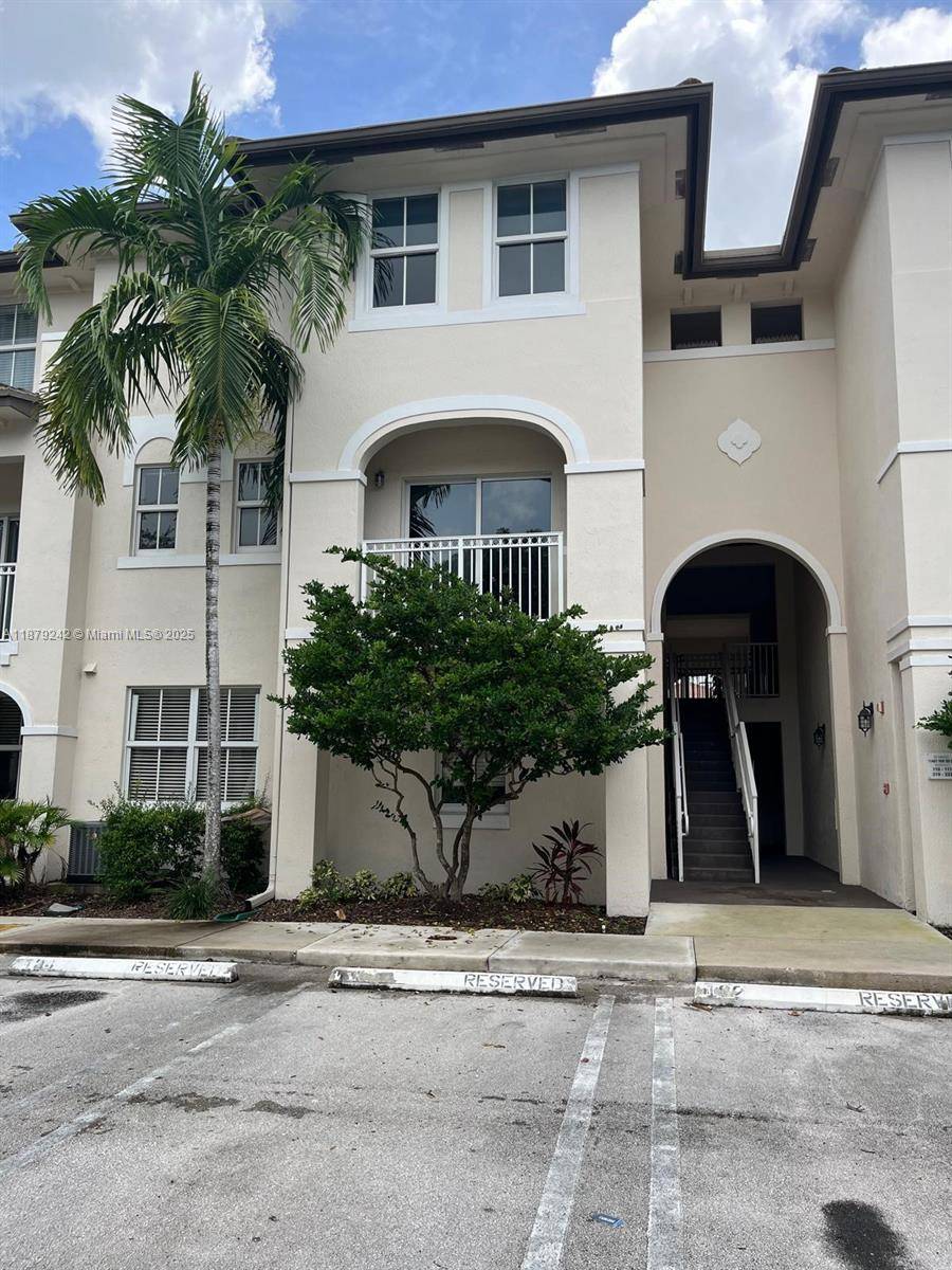 Elegant 3 Bedroom Condo in St.