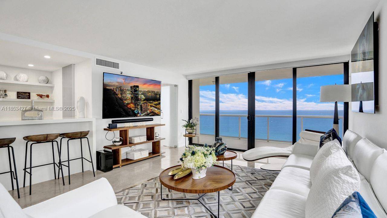 Stunning 1, 980 SQFT, 3 bedroom, 2.
