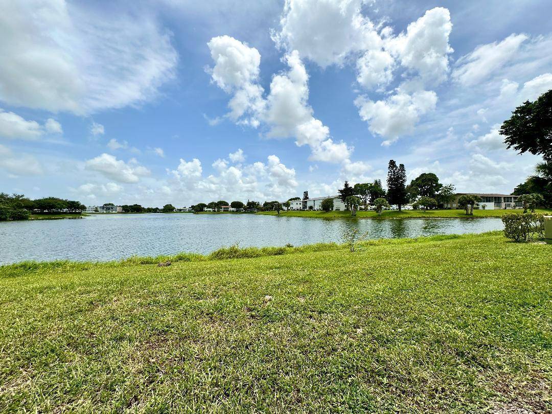 A fantastic Price AND Gorgeous Wide Water Views in 55 Century Village !