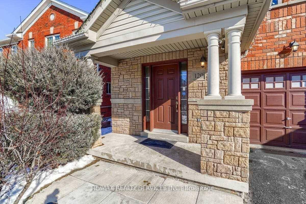 Welcome to 39 Studebaker Trail, Brampton a gorgeous and well maintained semi detached home available for lease in a highly desirable, family friendly neighbourhood.