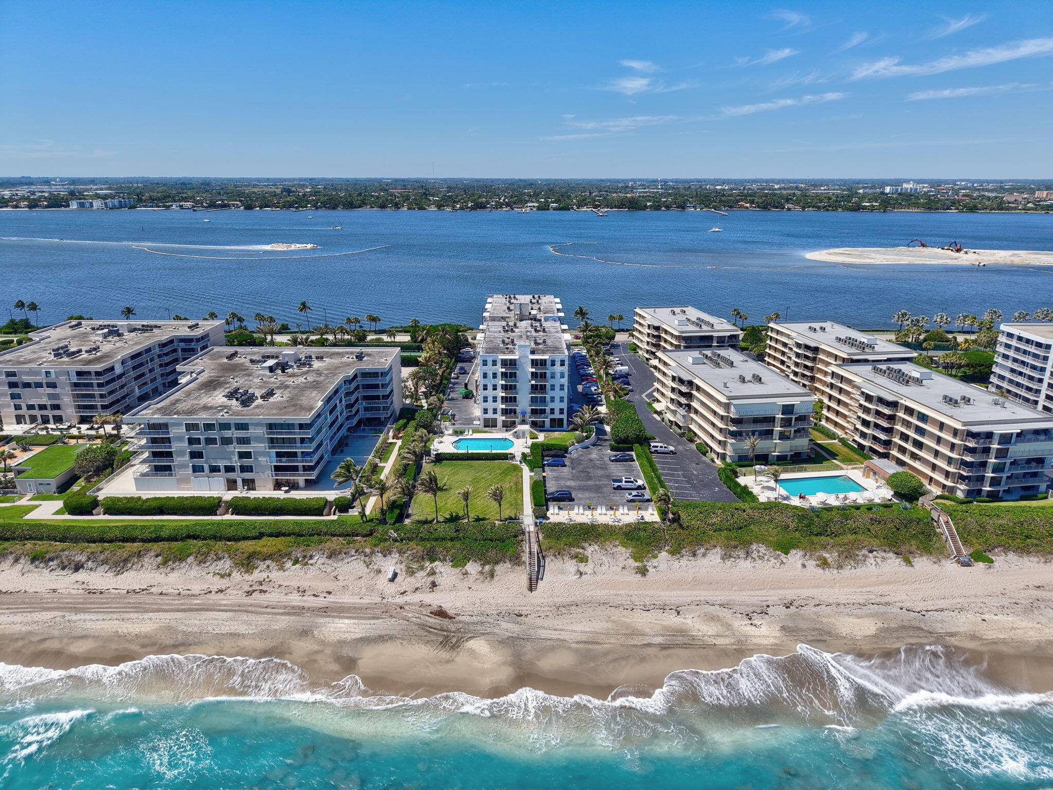 This oceanfront 2 bedroom, 2 bathroom condo is the perfect Palm Beach winter getaway !