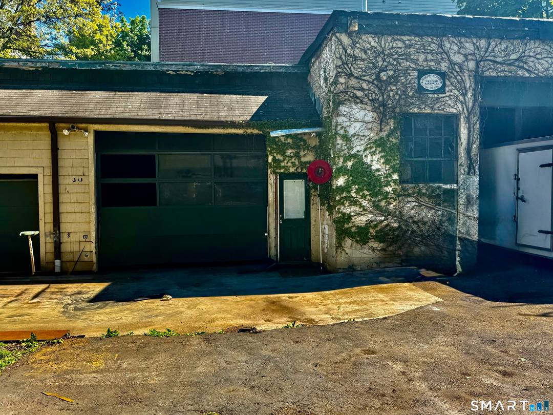 Unique mixed use opportunity in the heart of Stamford !