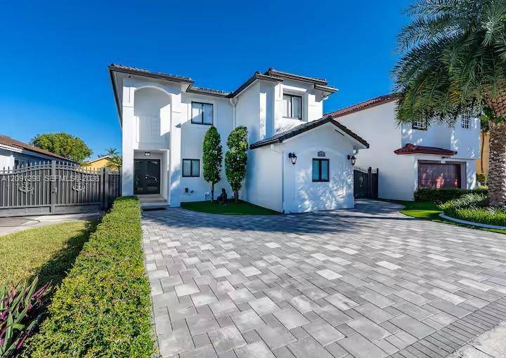 Beautiful and Spacious Pool Home !