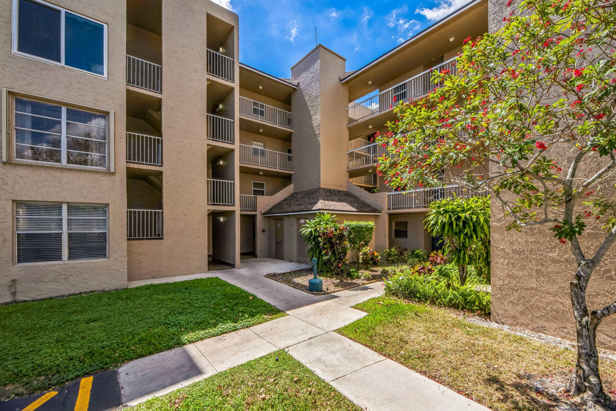 Magnificent Ground Floor 2 Bedroom, 2 Bathroom Condo unit in Tangerine.