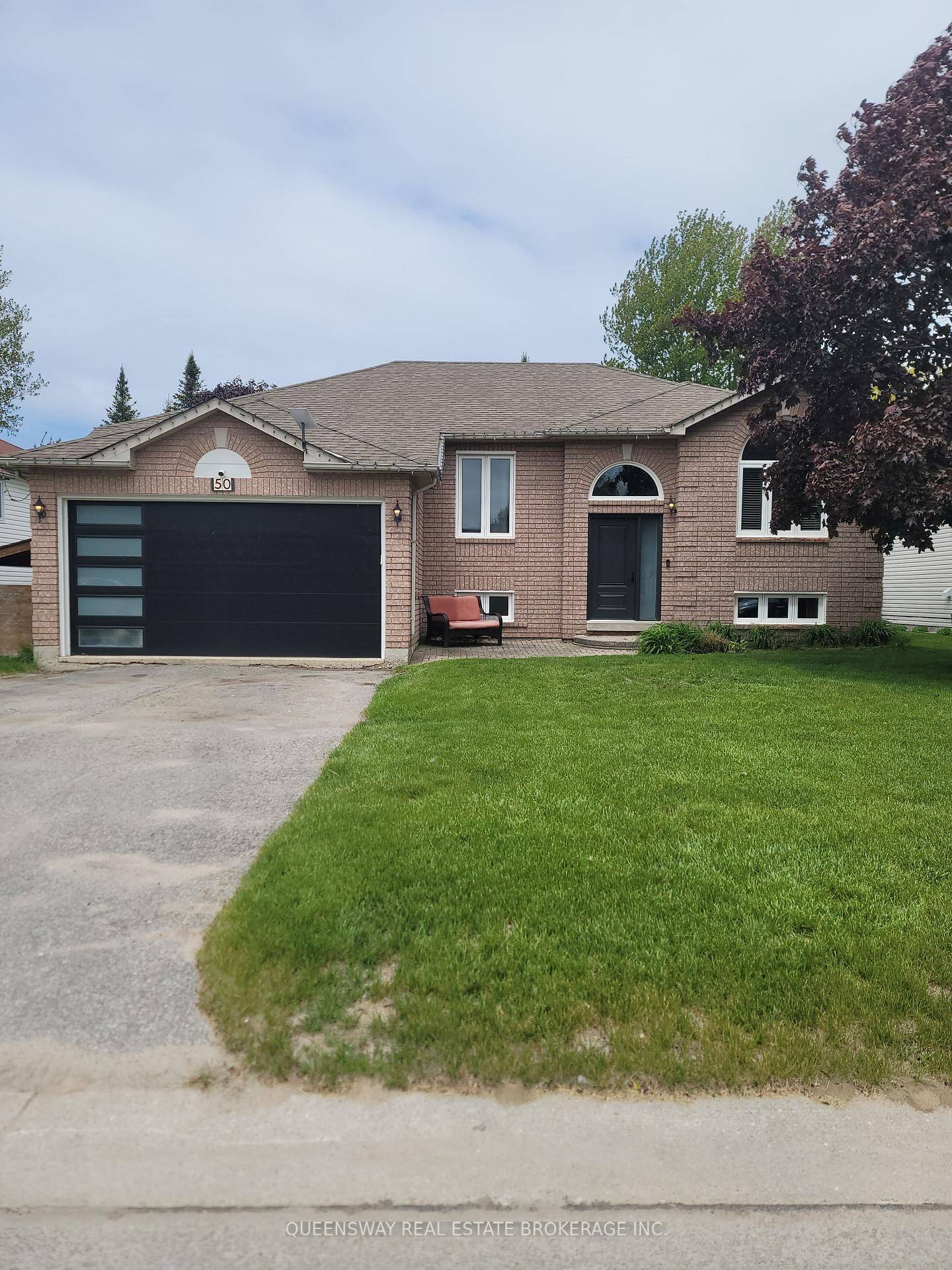 Welcome to this charming 1387 sq ft, 4 bedroom family home in the desirable Silverbirch Estates.