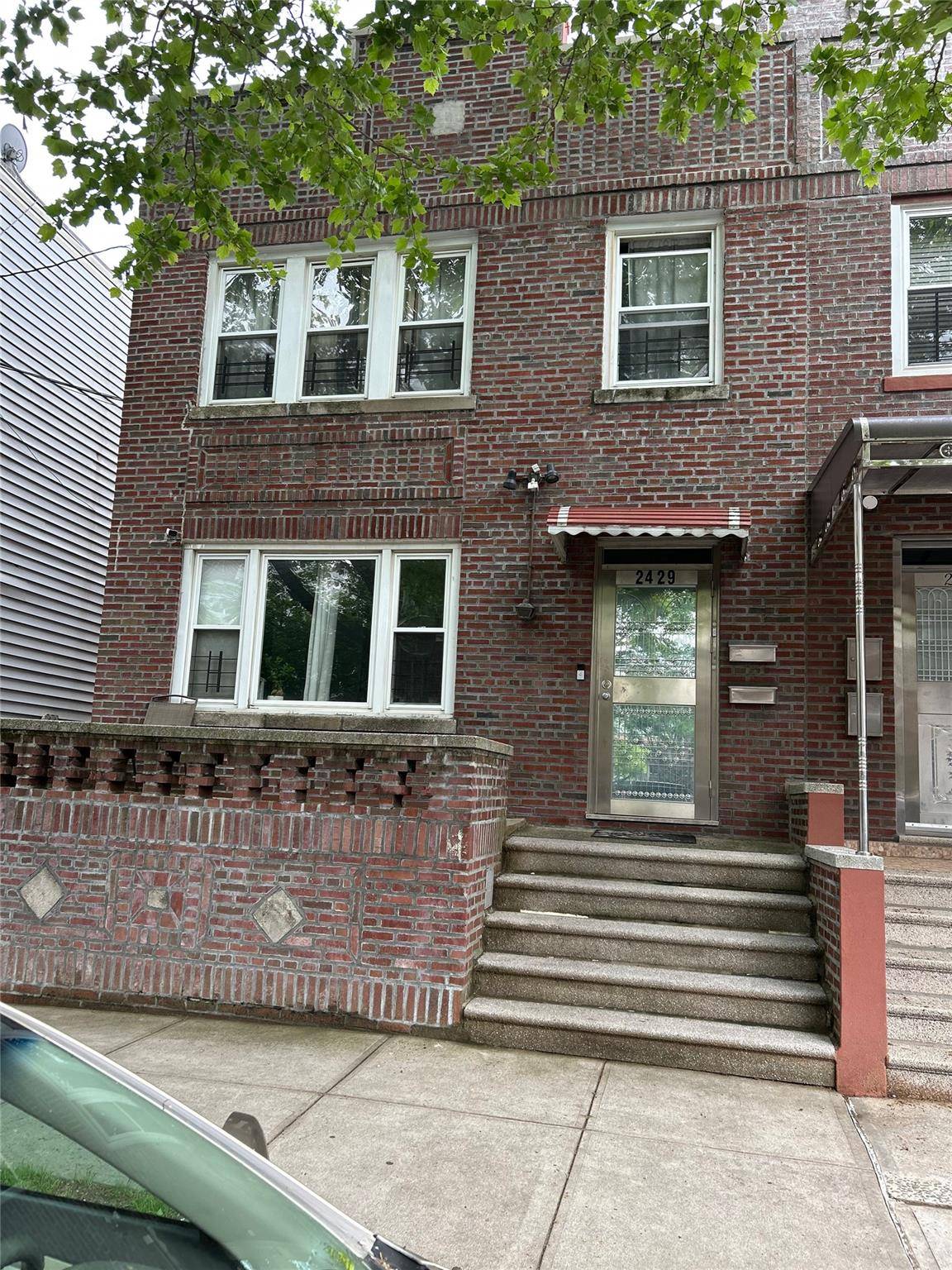 Two Family Home for Sale in Castle Hill Great Investment Opportunity Welcome to this well maintained two family home located in the heart of the Castle Hill neighborhood !