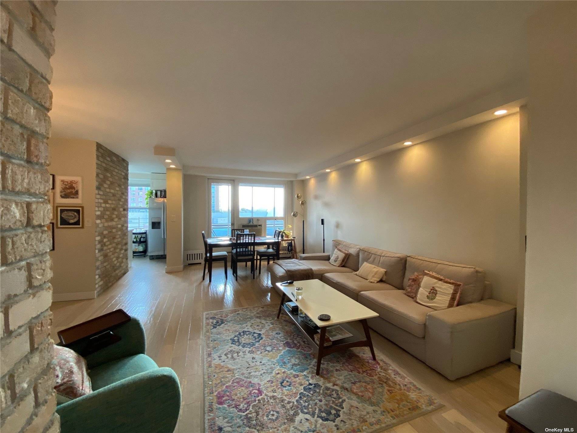Spacious and stylish 2 bedroom apartment centrally located in Rego Park.
