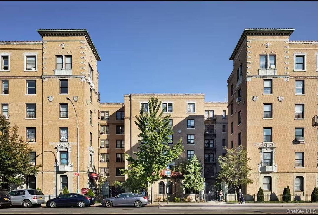 Newly renovated beautiful cozy apartment located in heart of north Flushing.