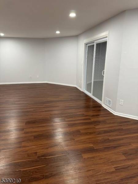 Welcome to 1 Upperbrook Court in the desirable La Mer community !
