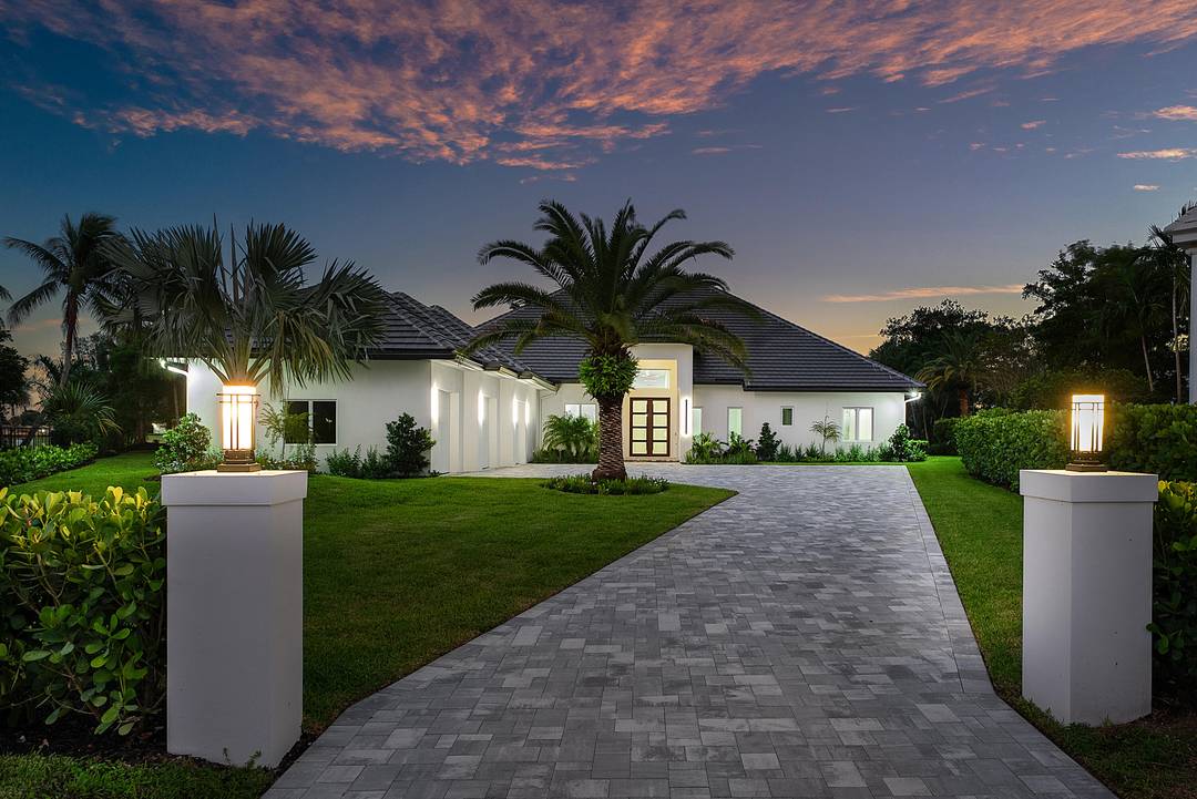 Absolutely MINT ! Offering an impressive.