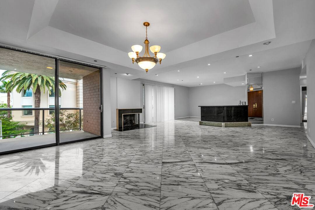 125  N Gale Dr 2BR Beverly Grove La