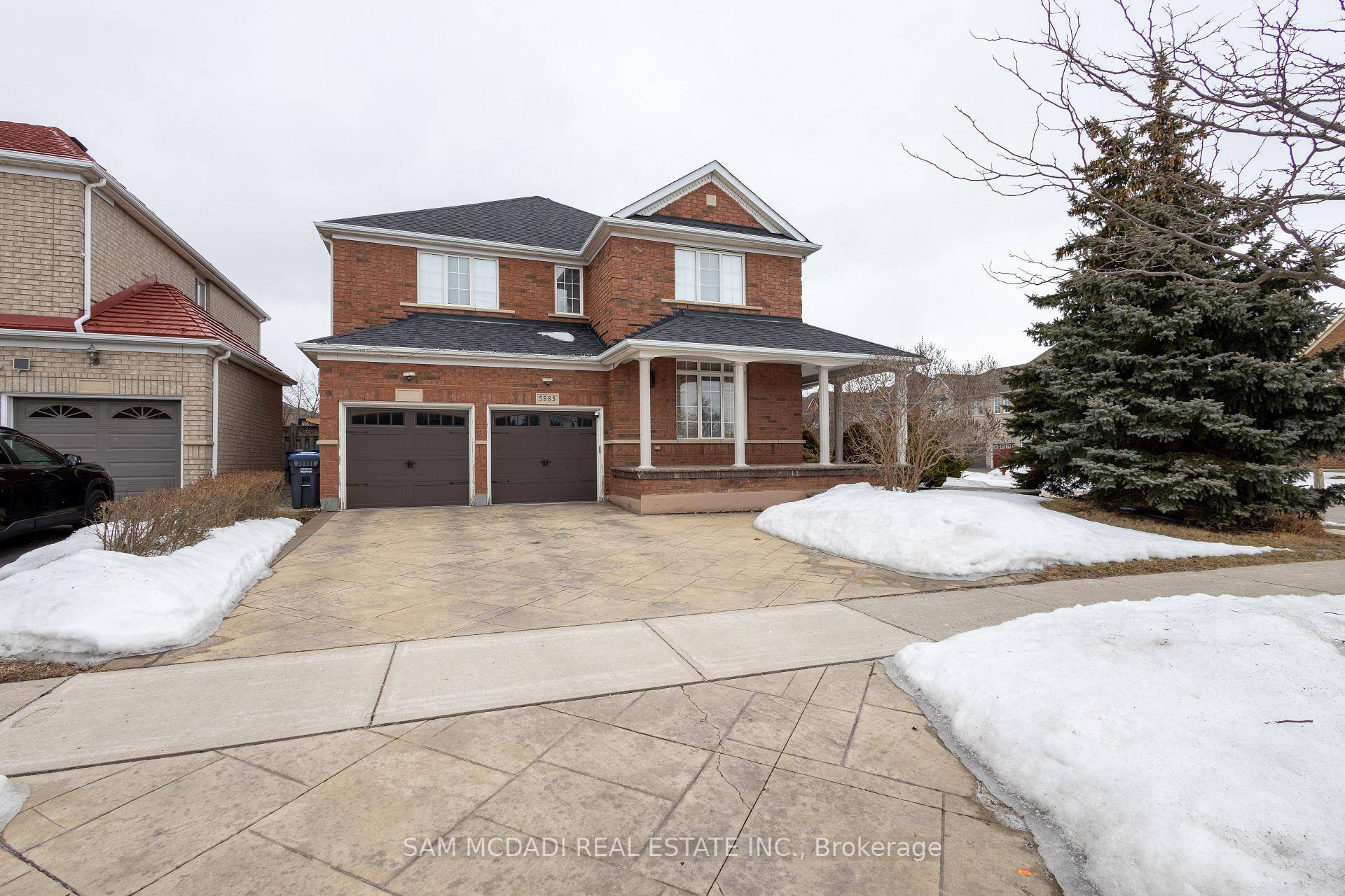 Welcome to this impressive 4 1 bed, 4 bath executive home, perfectly situated in the family oriented neighbourhood of Churchill Meadows.