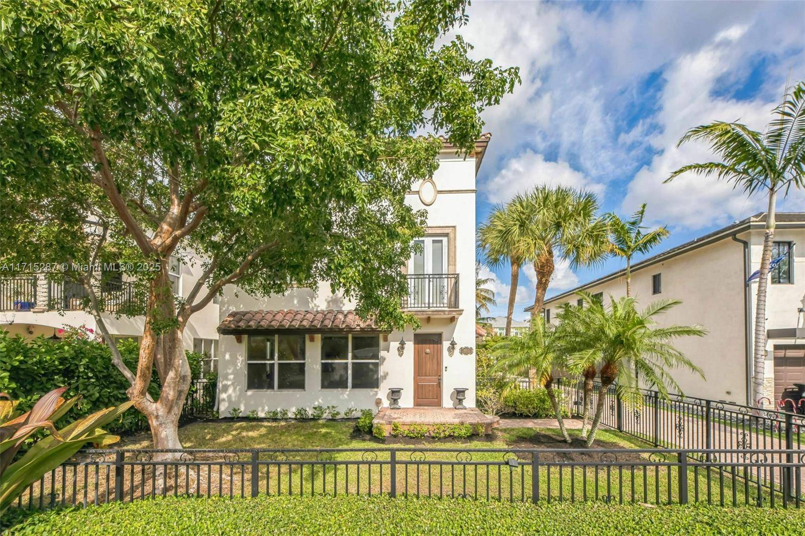 Sophisticated 3 bedroom, 2.