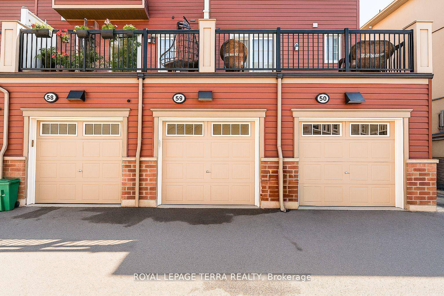 Welcome to this beautiful townhouse in the highly sought after Windfields Farm community !