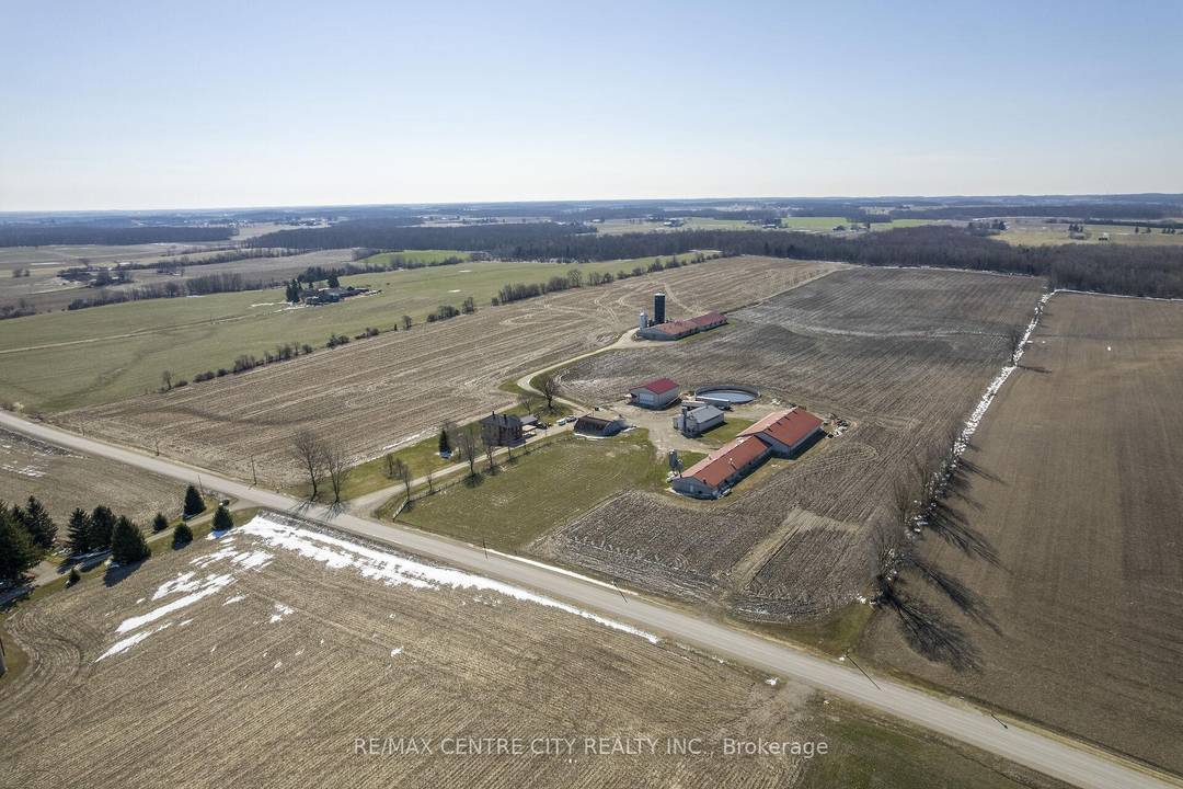 This impressive 104 acre hog farm offers a rare opportunity.