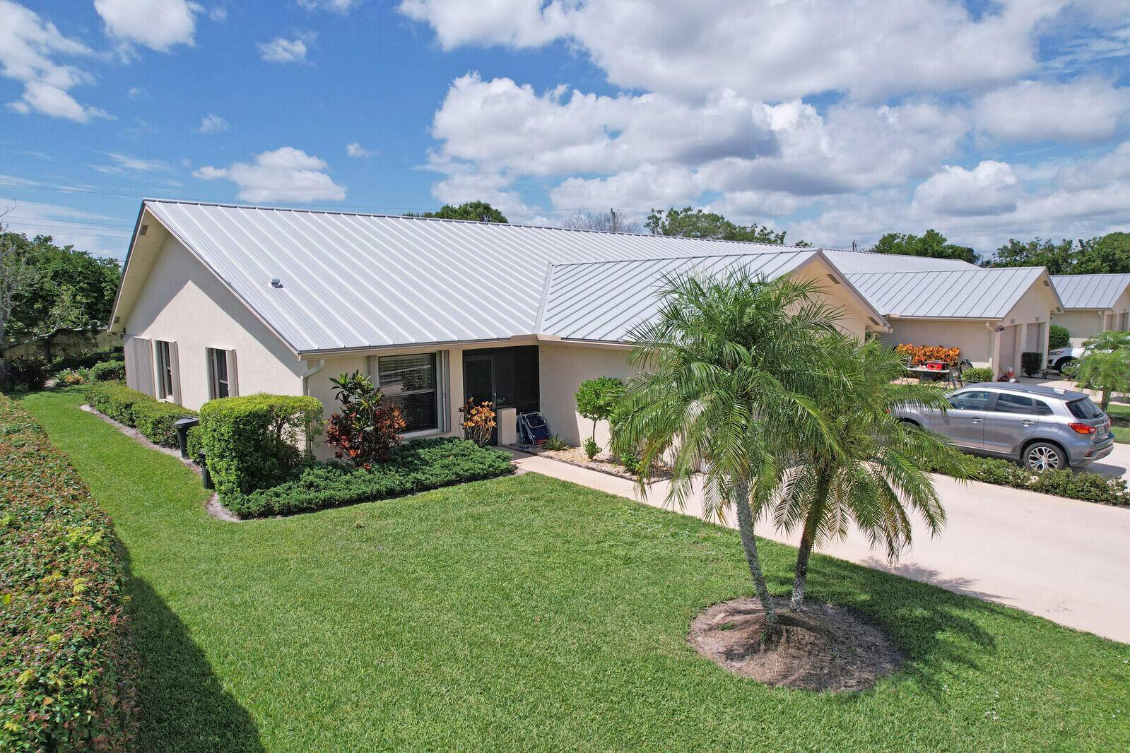 Must see Pristine Corner Unit Villa in charming Sugar Sands.