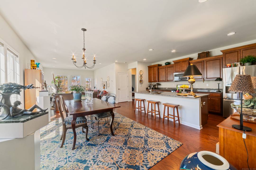 Welcome to Farview at Oxford Greens, a distinguished retirement community featuring 341 meticulously designed condos situated amidst an 18 hole golf course.