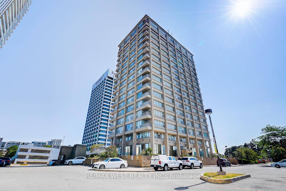 Welcome To The Prestigious Tribeca Lofts, Manhattan Model 760 Sqft, This Well Maintained, Stunning Sun Filled Unit Features airy 10 feet Ceiling, Wall To Wall Windows, New Floor, New Window ...