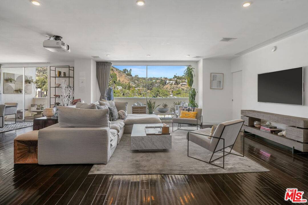 7250 Franklin Ave 2BR Hollywood Hills East La