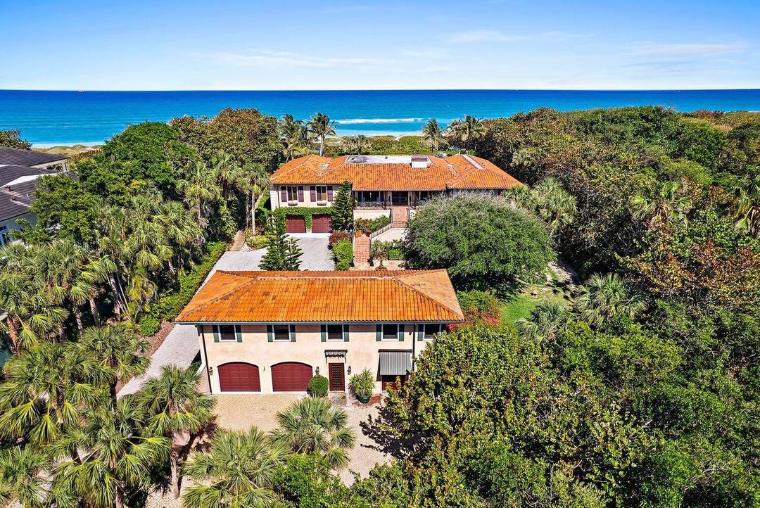 Discover the rare opportunity to own the only Jupiter Island home and property with Blowing Rocks Nature Conservancy as your southern neighbor.