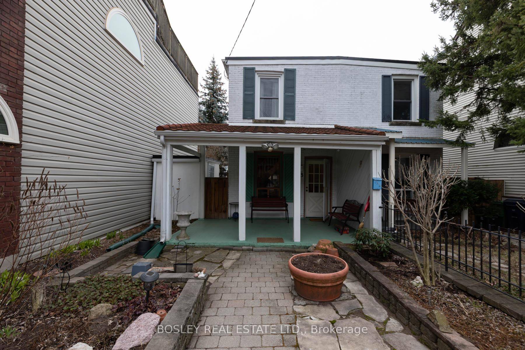 Welcome to this utterly charming and storybook perfect Cabbagetown cottage !