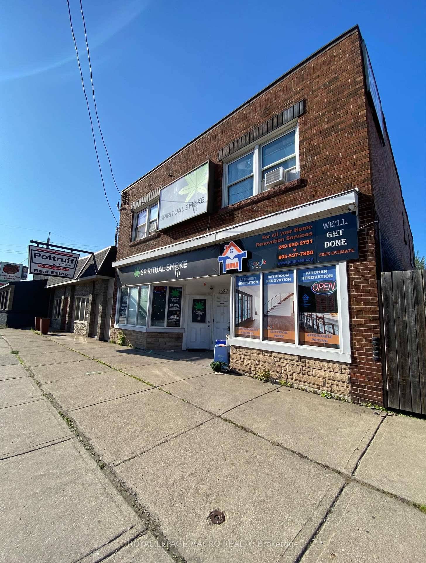 Bright 2 bedroom unit located ideally off Main St E with quick access to the downtown.