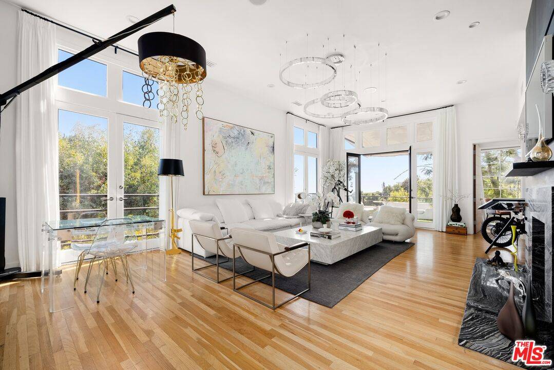 9314 Lloydcrest Dr 5BR Beverly Hills Post Office | B.H.P.O. La