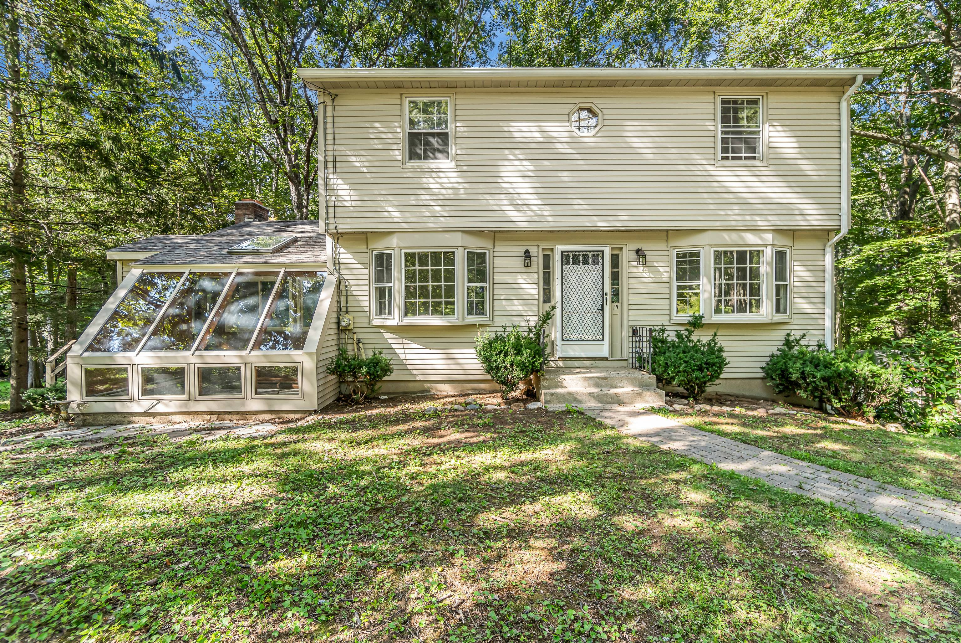 This charming classic colonial single family house welcomes you with a modern twist.