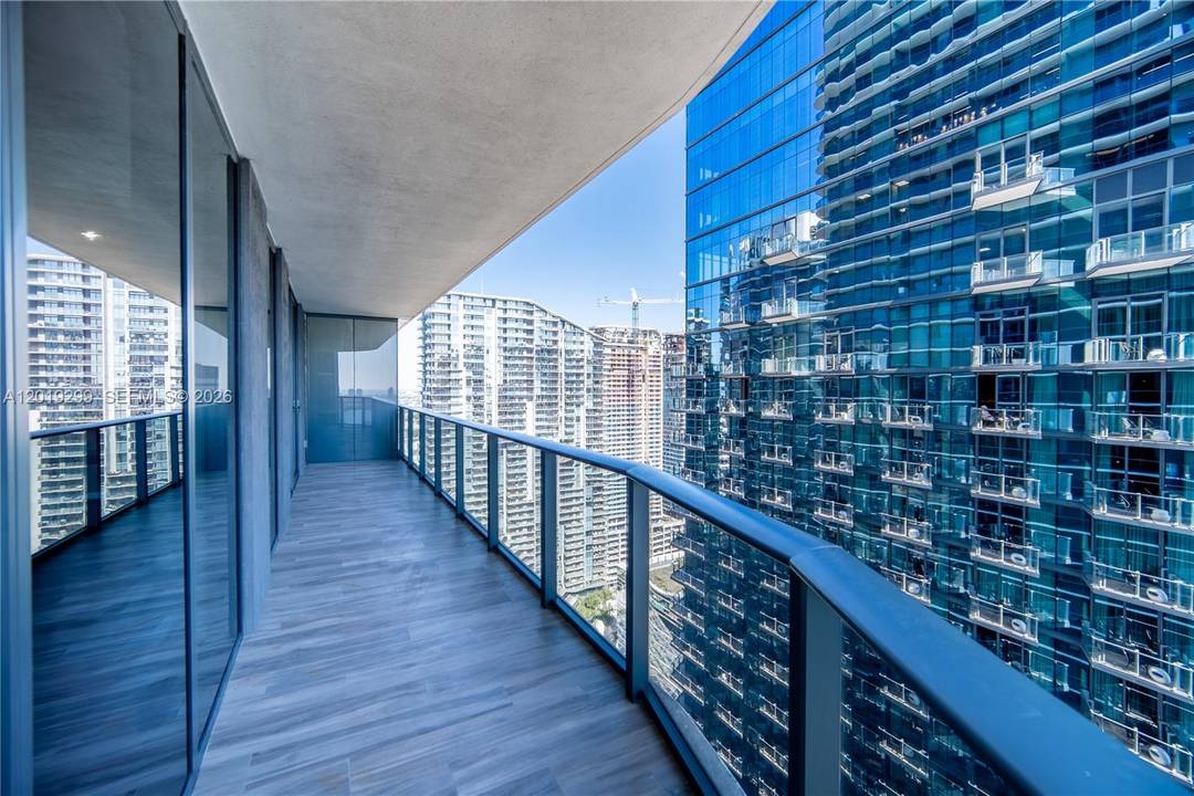 Welcome to SLS Lux Brickell, where modern luxury meets the ultimate Miami lifestyle.