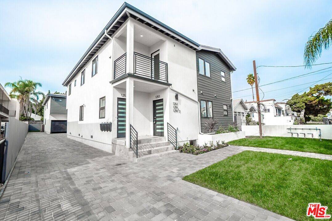 1255 1/2 N Kingsley 4BR La