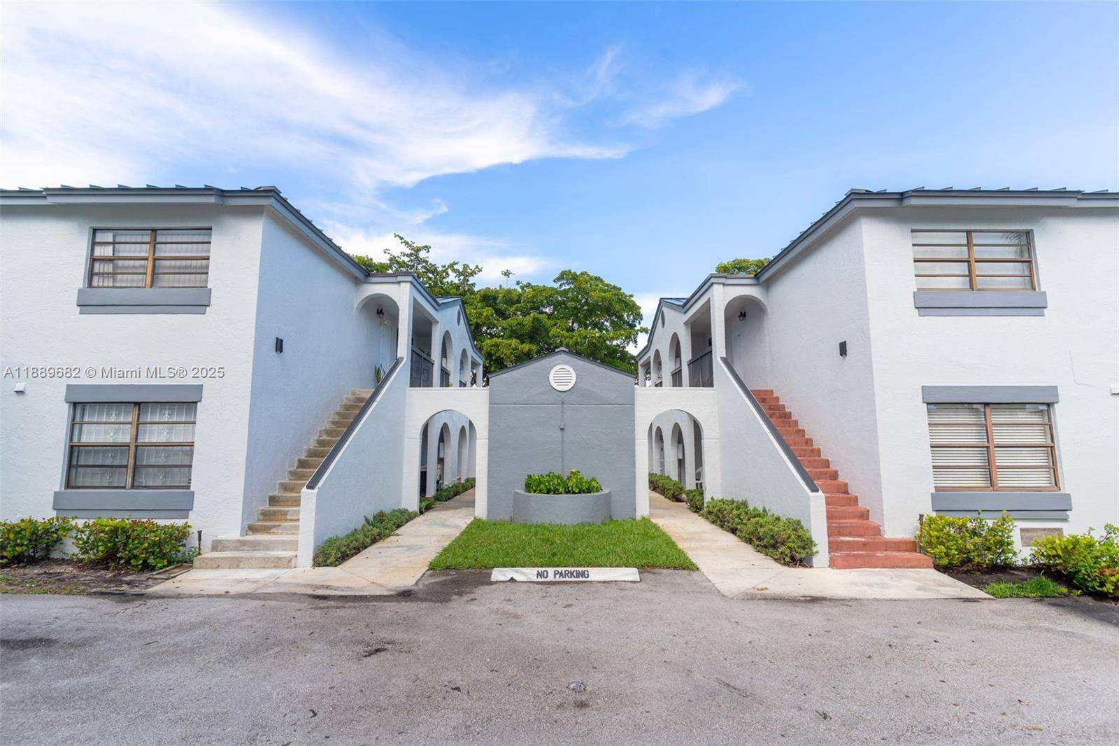 Vacant condo in prime location !