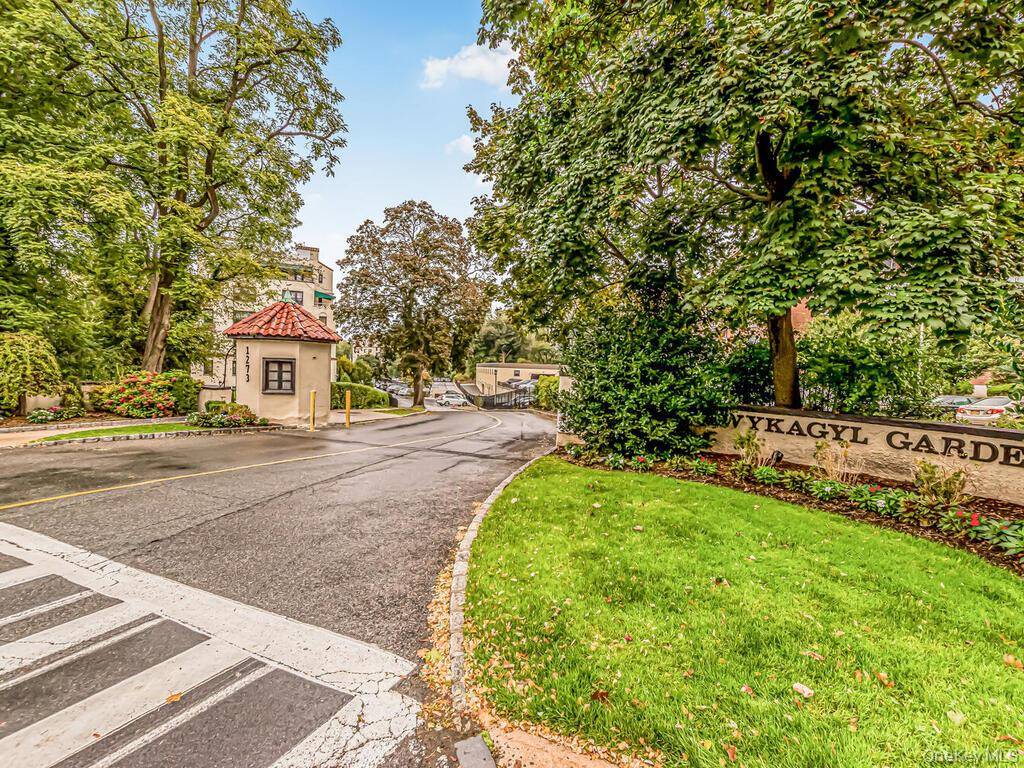 Discover the charm of Wykagyl Gardens with this spacious 2 bedroom, 2 bath co op with natural light in a serene, park like setting.