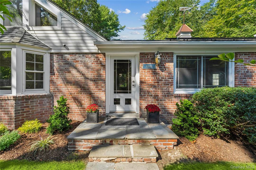 Welcome to 29D Squiretown Road, a charming residence nestled in the serene enclave of Hampton Bays, NY.