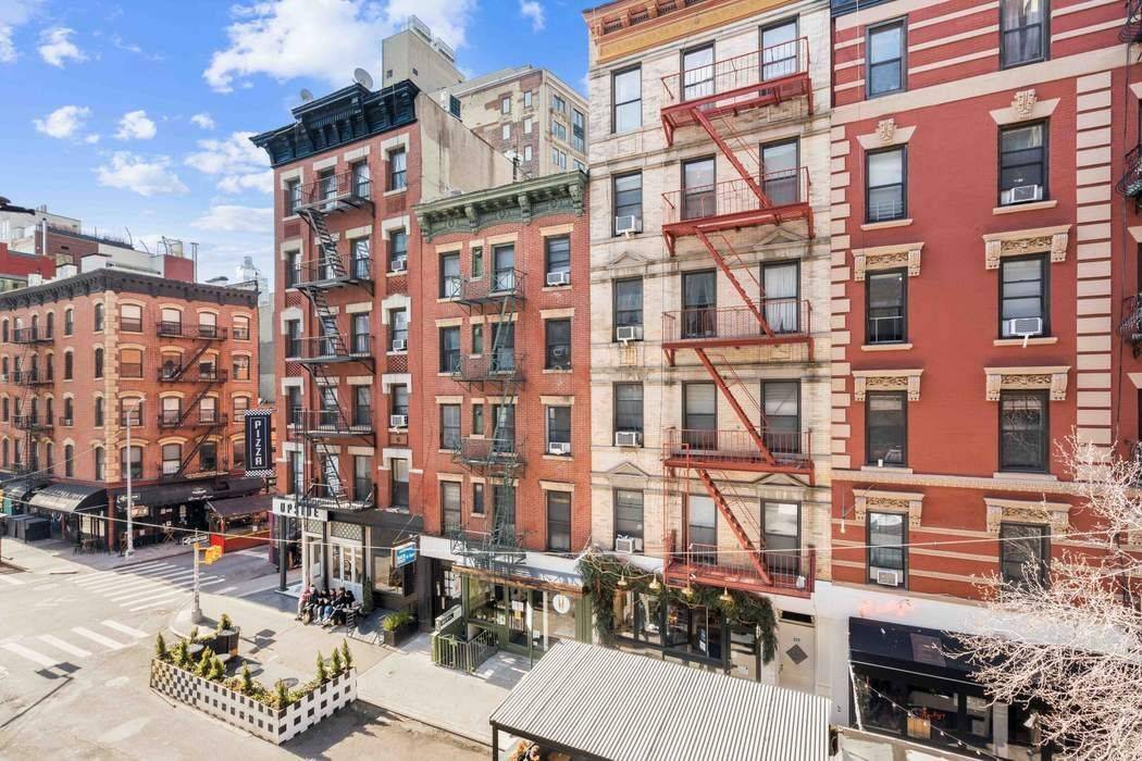 Modern Nolita Living Renovated One Bedroom Prime Investment Nestled in a boutique, investor friendly cooperative on iconic Mulberry Street in Nolita, Residence 3E is a newly renovated home offering exceptional ...