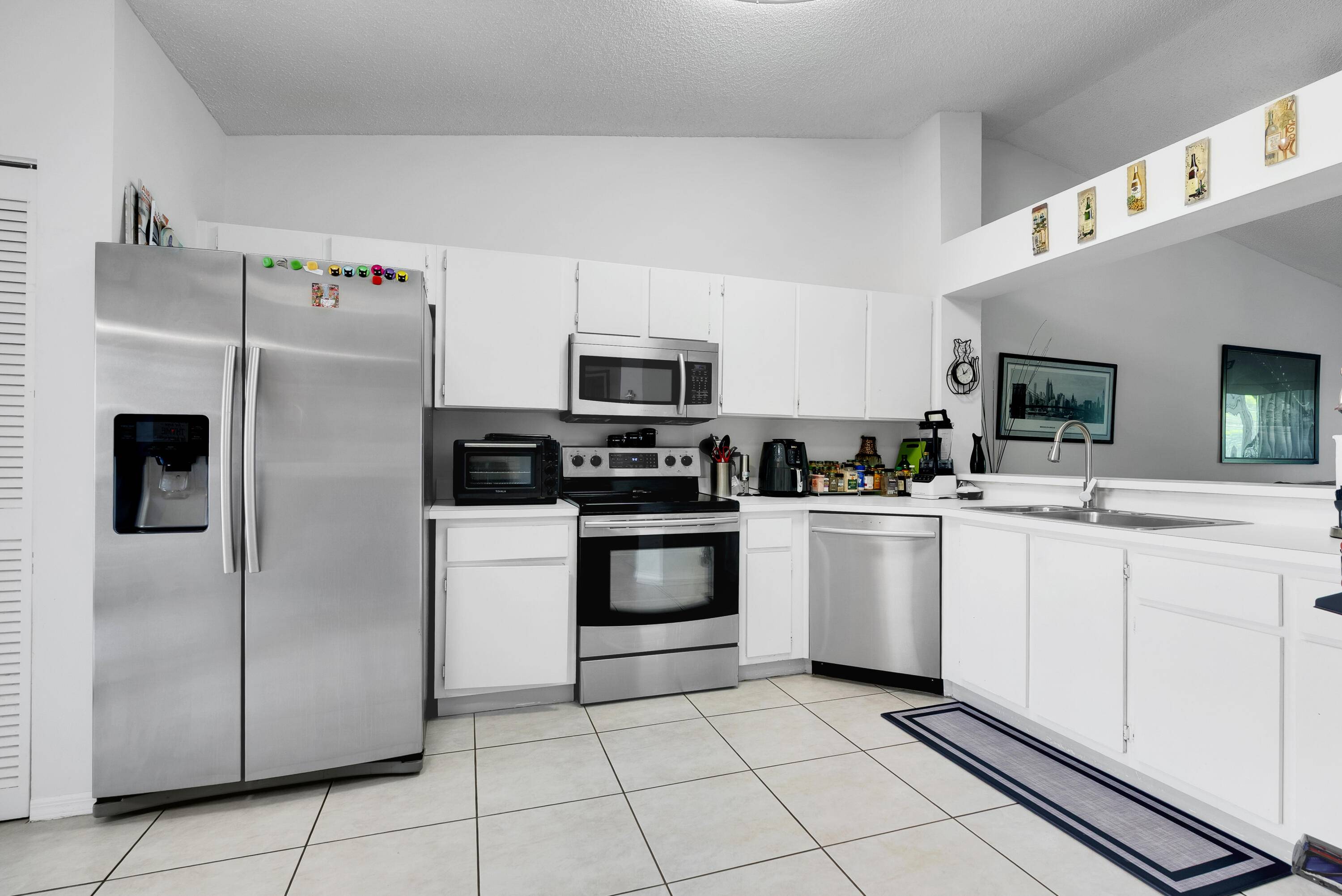 Beautiful 2 bedroom 2 bathroom condo in the desirable, serene community of Kings Point.