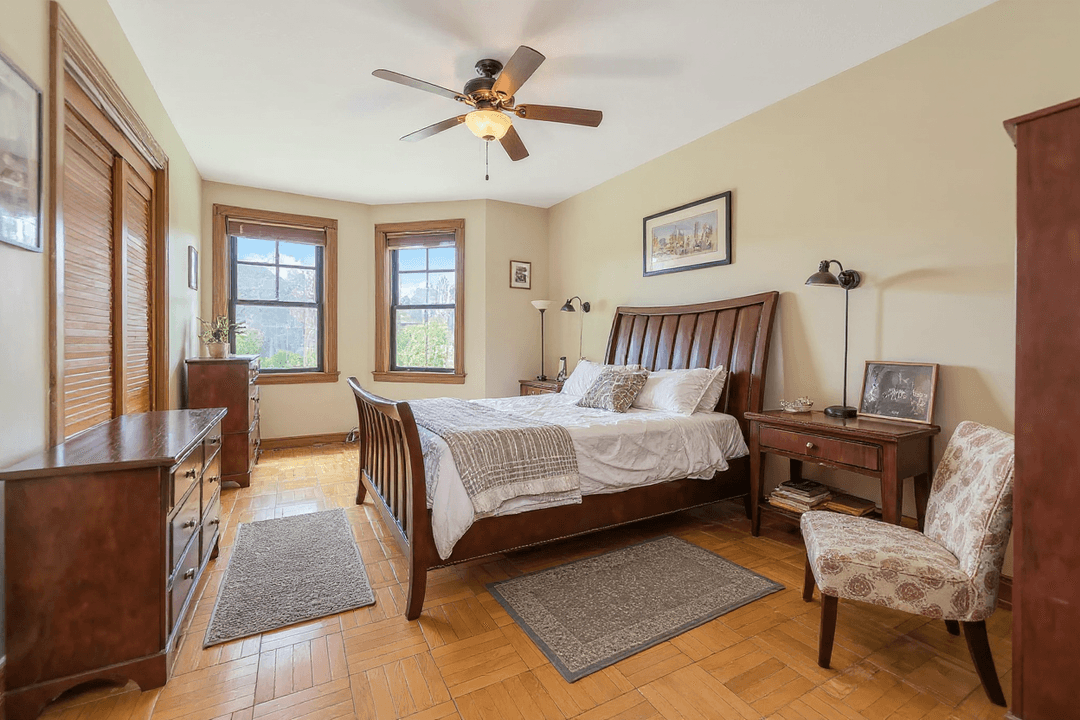 15 Fort Washington Avenue 3A Spacious 3 Bedroom HDFC Co op in Washington Heights Welcome to this generously sized 3 bedroom, 1 bath apartment in a well maintained HDFC cooperative.