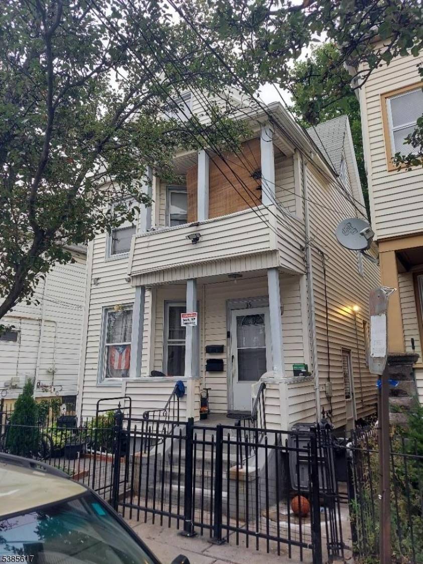 2 FAMILY HOME OFFERING LIVING RM, KITCHEN, 2 BEDROOMS BATH IN EACH UNIT.