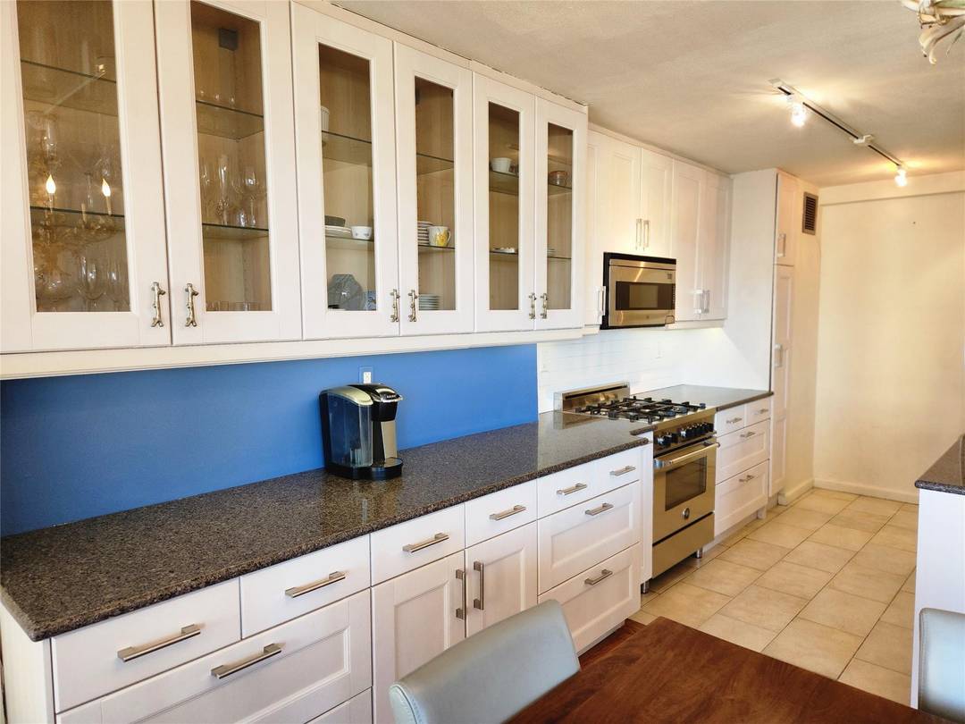 Rare find, Luxury High Rise Bldg With Bridge and Lake Views.