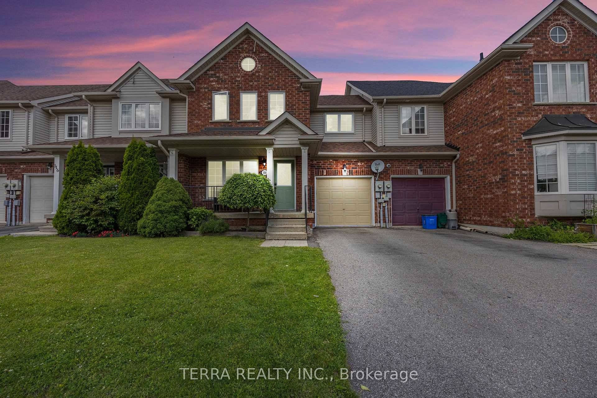 Charming two storey, 3 bed, 2 bath fully finished freehold townhome in a quiet South Barrie neighbourhood on sought after Thrushwood Drive.