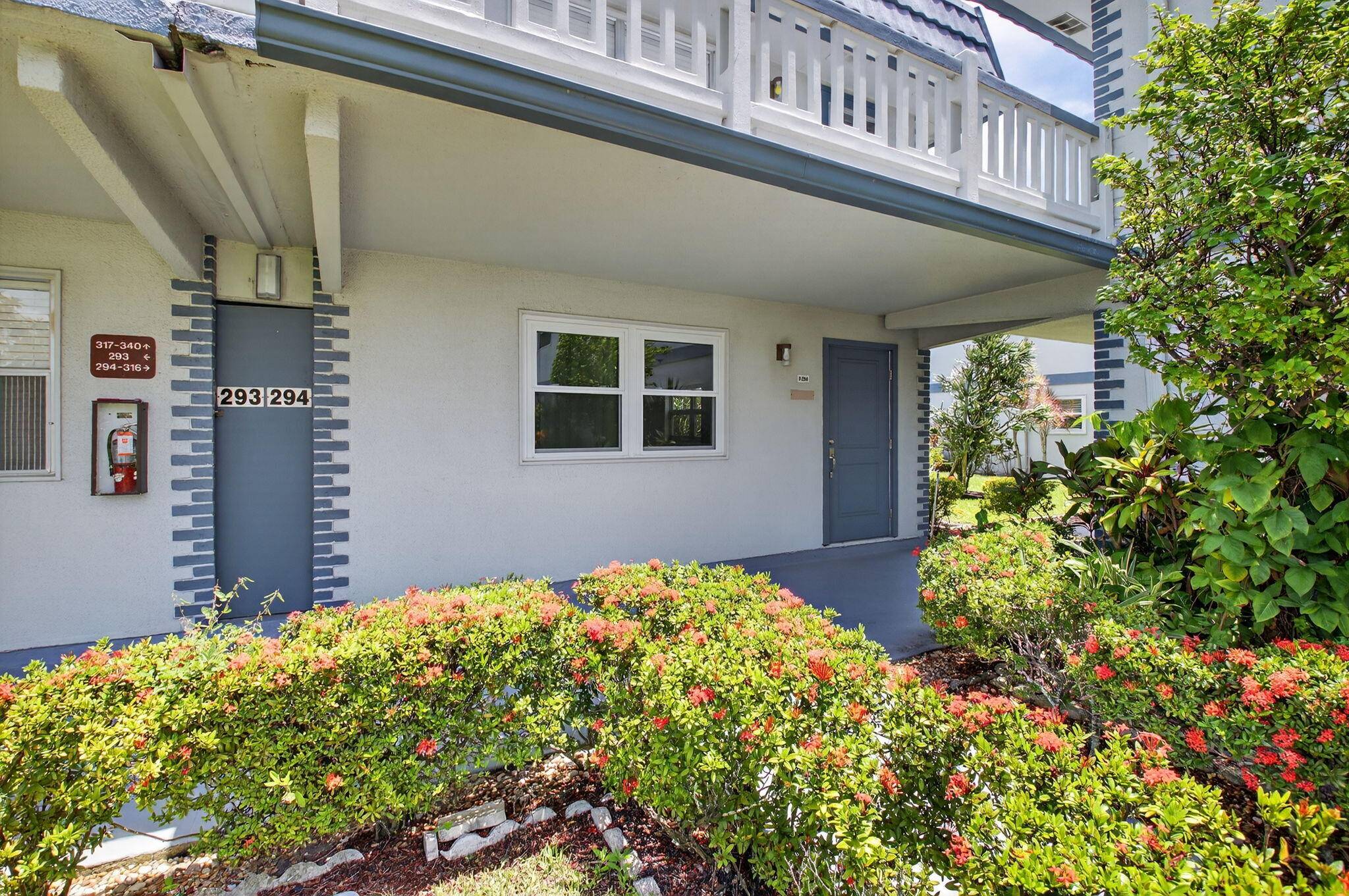 Beautiful first floor corner 1BD 1.