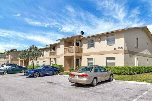 Updated 2 bedroom 2 bathroom condo in the heart of West Palm Beach.