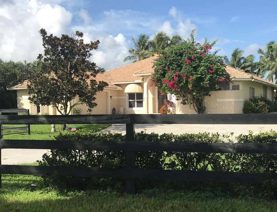 Seasonal lease available now for 4 bedroom pool home 8 12x12 matted stalls w fans, riders lounge GGT sand arena 85x220 irrigated pasture turnouts, 2 covered wash racks, jumps dressage ...