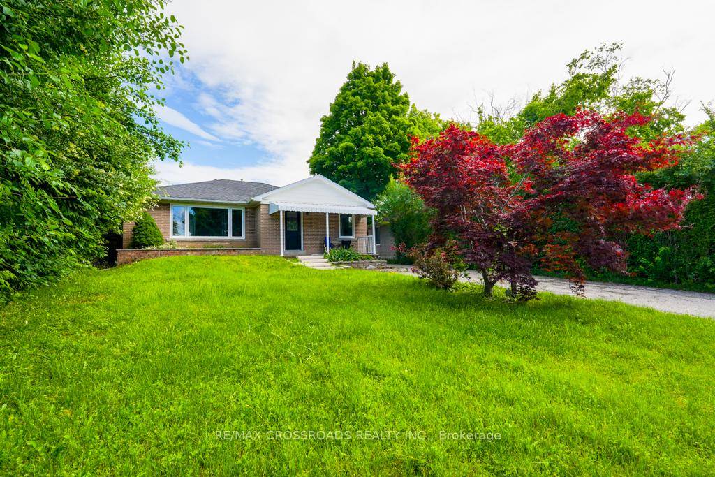 Beautifully updated home, quartz countertop, modern appliances, stylish new kitchen tiling.