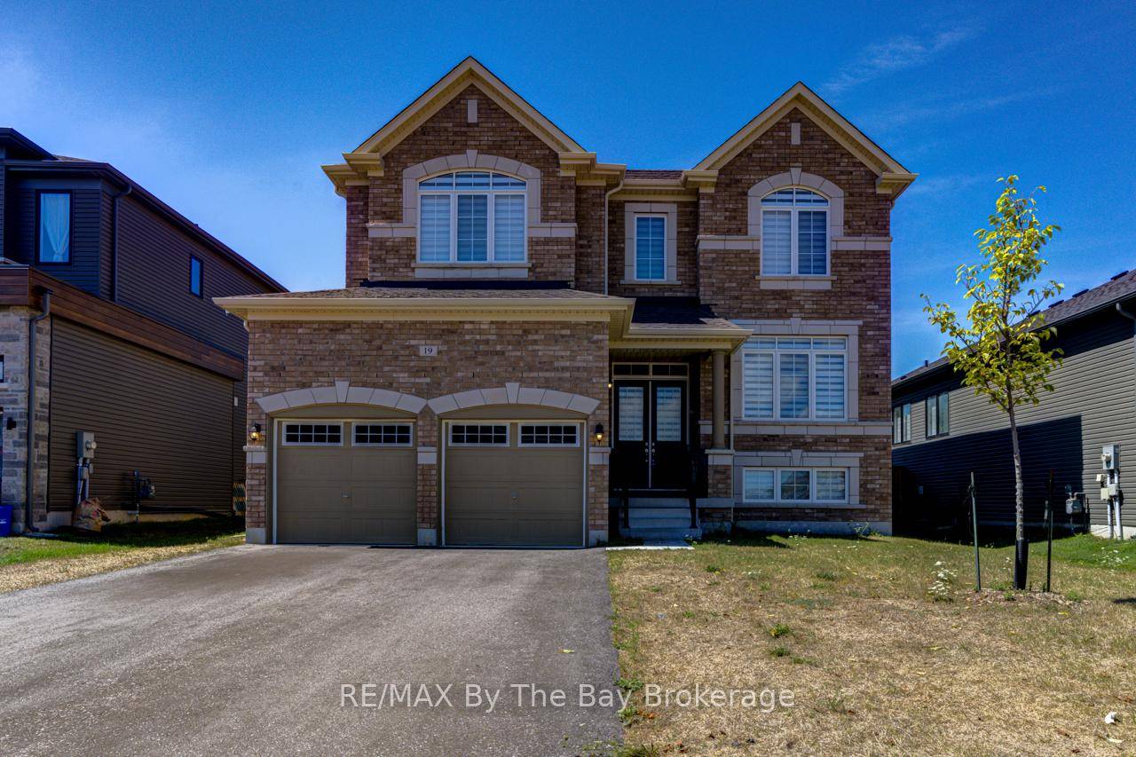 Annual Lease available ! Welcome to 19 Beatrice Drive.