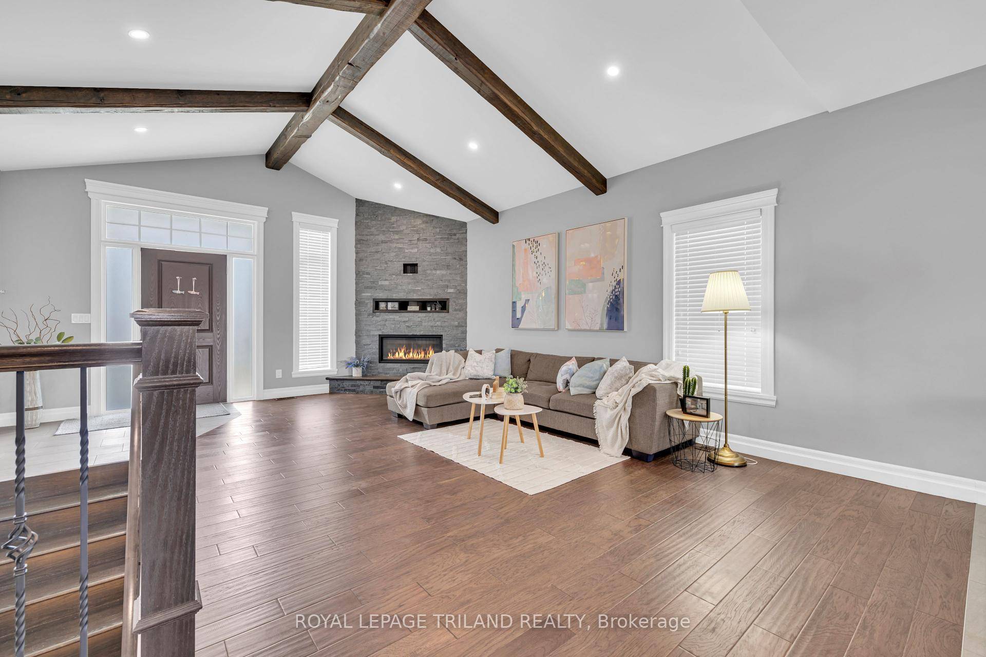 Beautiful 3 2 bedroom, 3 bathroom raised bungalow in desirable Lakeshore !