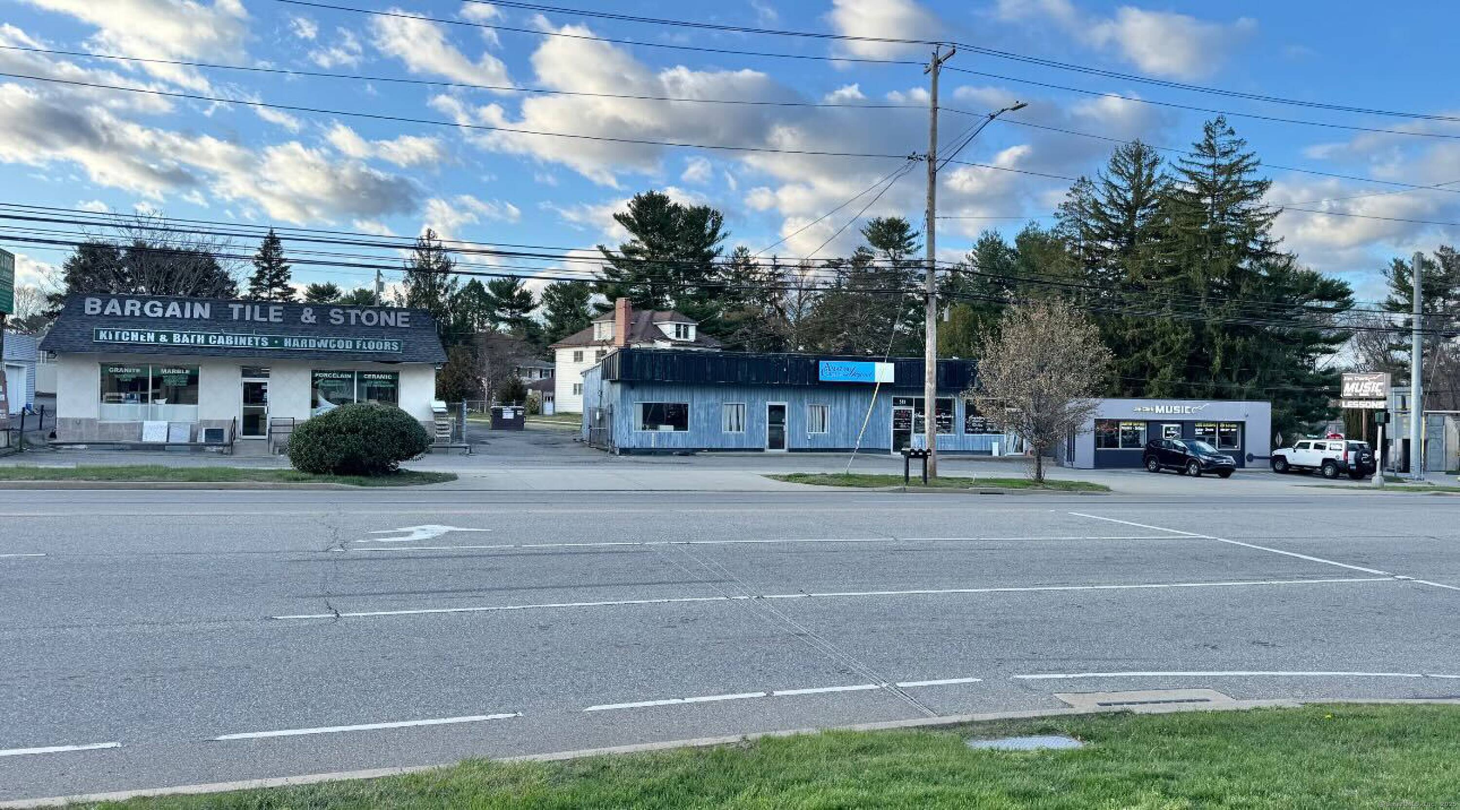 3 buildings, 1 lot. Investment property on Rt.