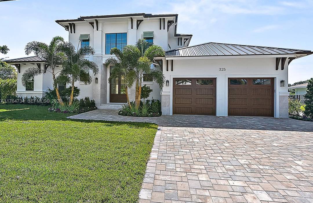 Welcome to your dream home in the heart of Tequesta !