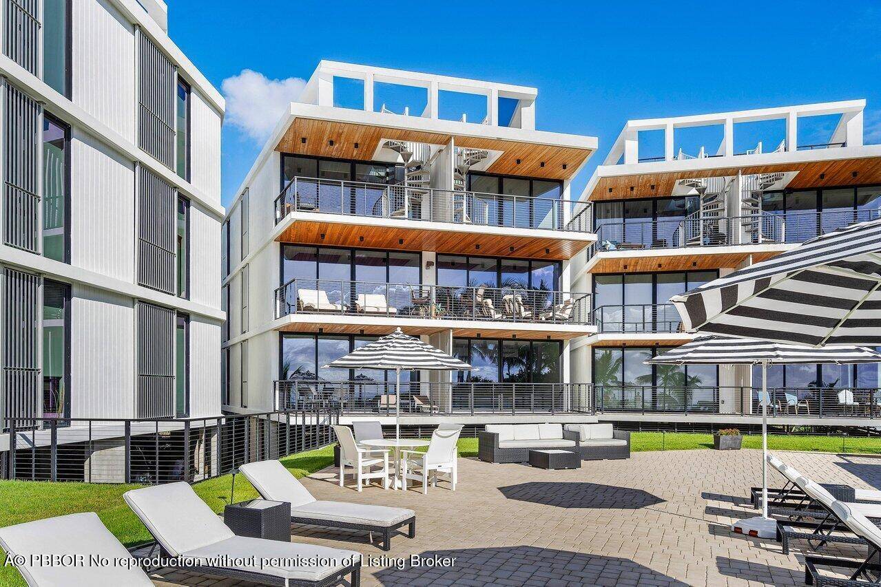 Enjoy sweeping south facing views of the Palm Beach Inlet's crystal clear waters and Atlantic Ocean from this bright, modern residence in Ocean 18 a boutique luxury building in Palm ...