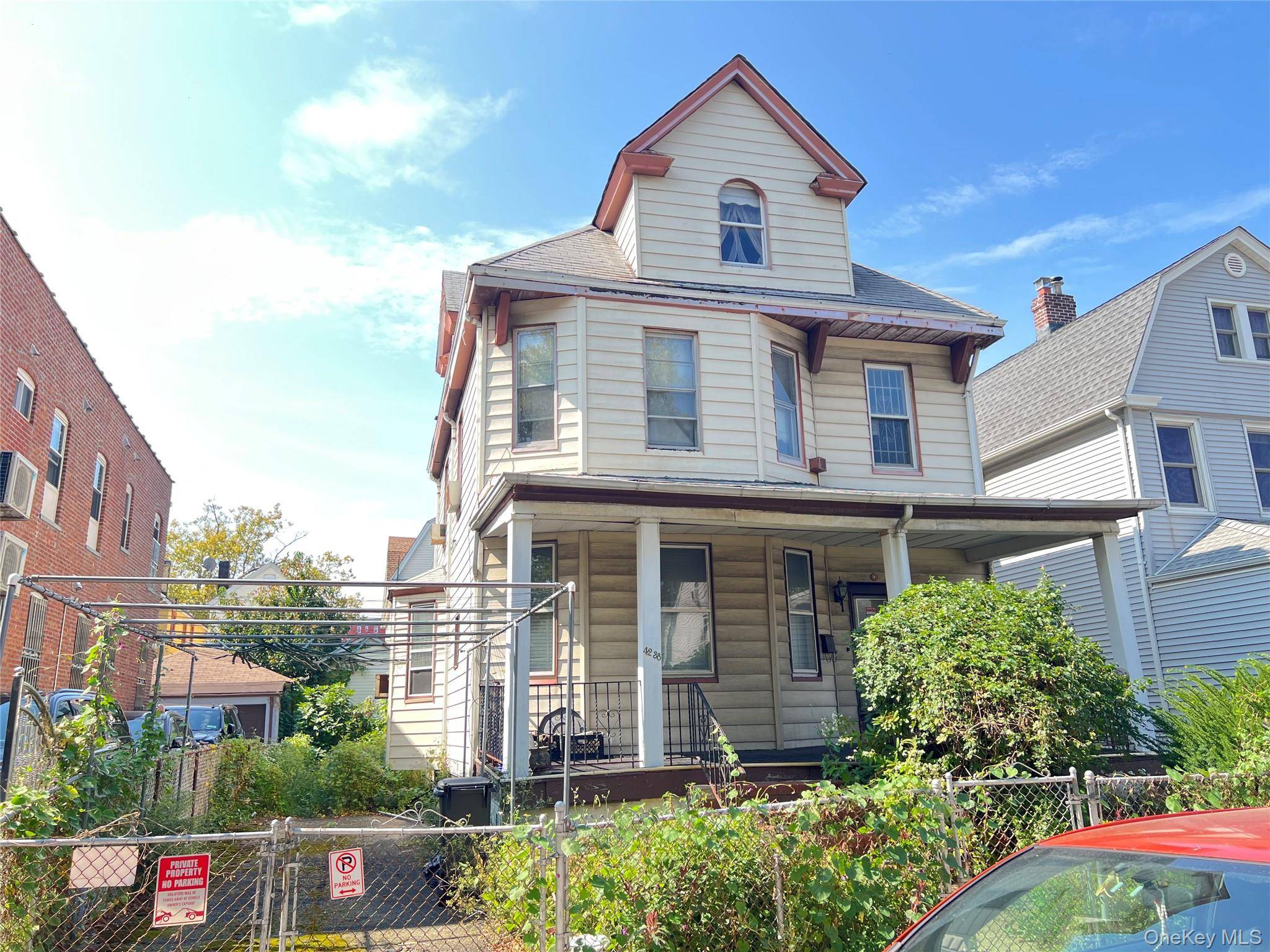 Location ! Location ! Large Detached Colonial With 40x100 Lot R4 Zoning In The Most Desirable, Convenient To Everything Section Of Elmhurst, Closed to Broadway.
